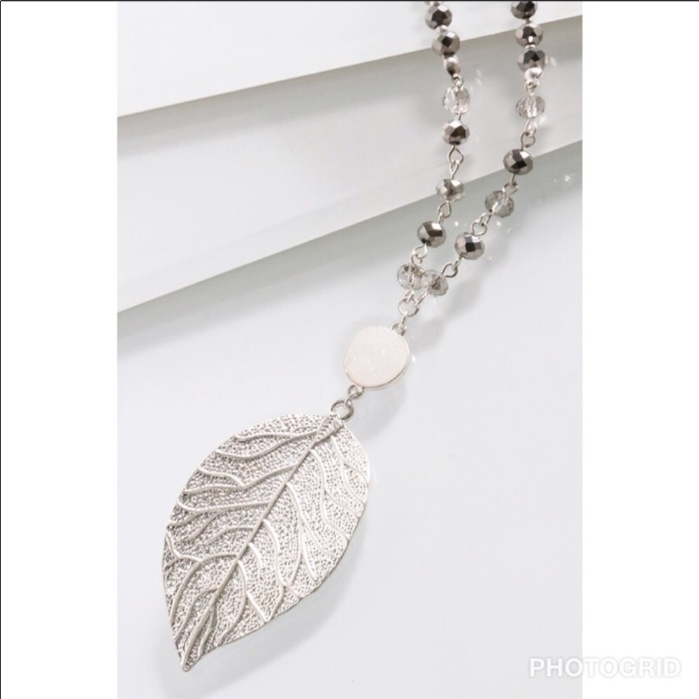 Mixed Bead and Leaf Pendant Long Necklace chain - Picture 3 of 6
